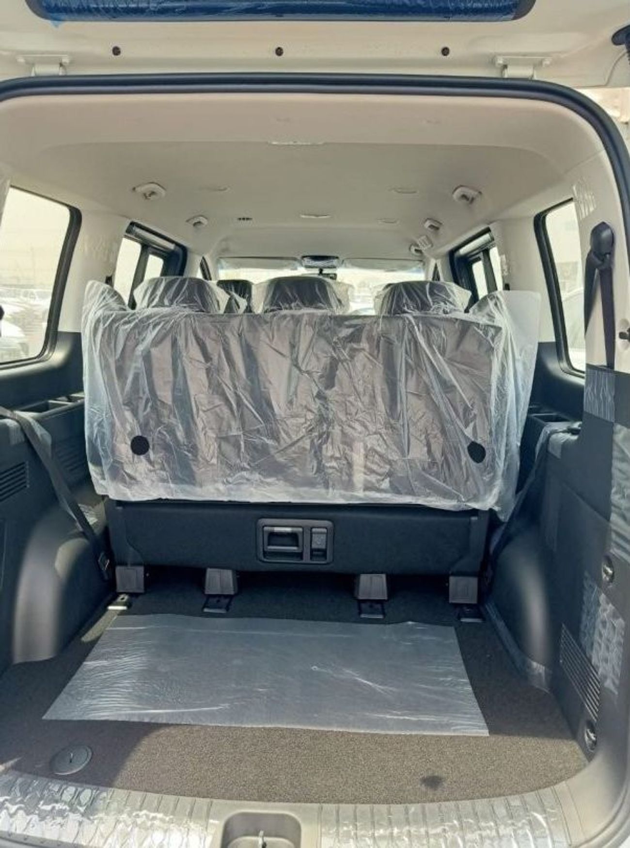 هيونداي ستاريا 3.5 L ,petrol , 9 seats