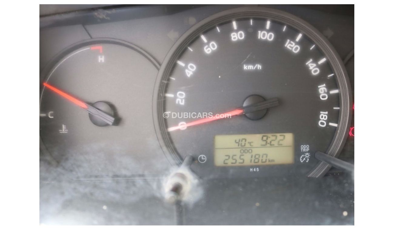 Toyota Hiace 2015 - CHILLER VAN WITH GCC SPECS ((EXCELLENT CONDITION))