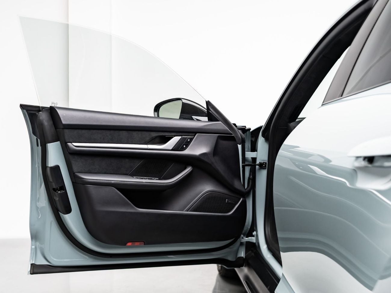 بورش تايكان 2025 Porsche Taycan Turbo GT, 2027 Porsche Warranty, Full Weissach Package, Very Low KMs, GCC