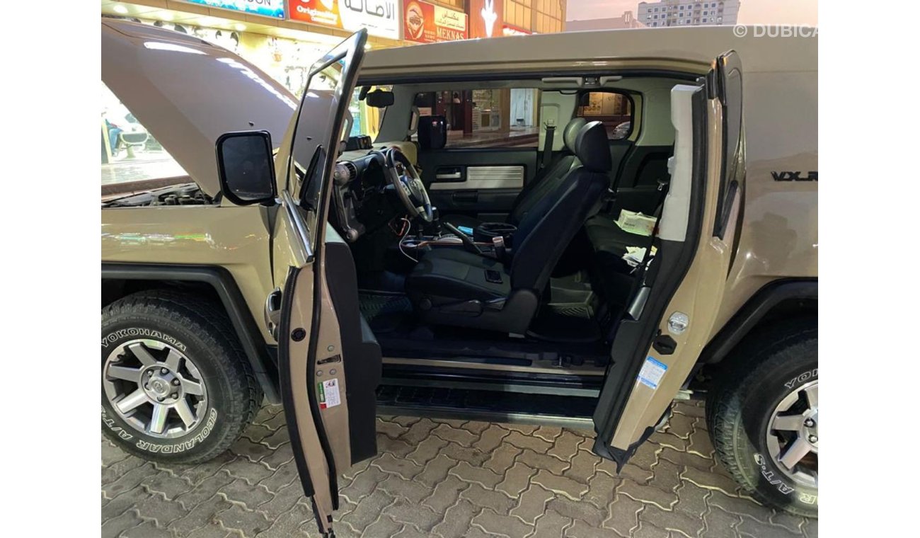 تويوتا إف جي كروزر TOYOTA FJ CRUISER 2015