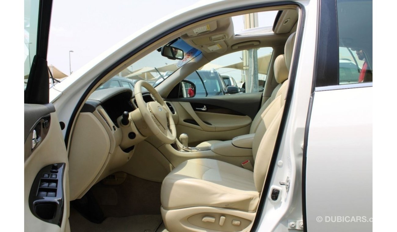 Infiniti QX50 Luxury Sport ACCIDENTS FREE -GCC-  CAR IS IN PERFECT CONDITION  INSIDE AND OUTSIDE