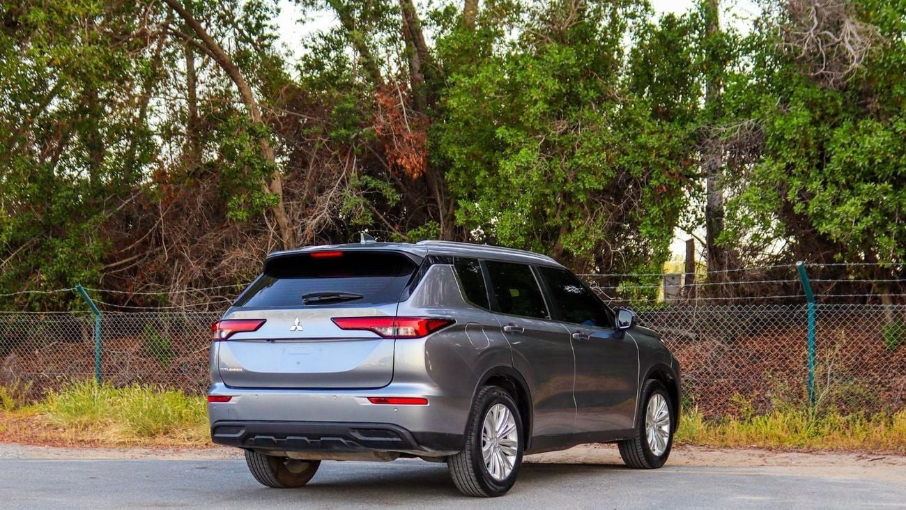 ميتسوبيشي آوتلاندر 2023 Mitsubishi Outlander GLS 2.4L (5 Seater) Gulf Spec, Excellent Condition
