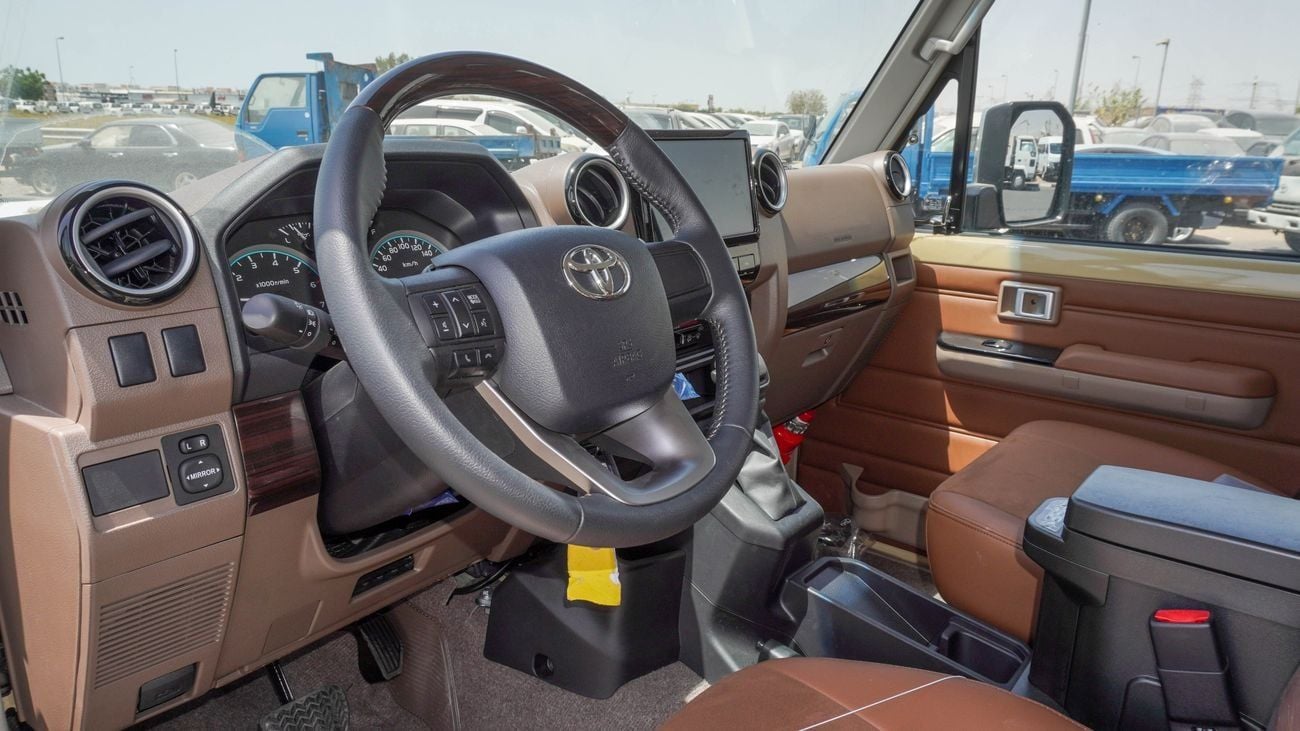 تويوتا لاند كروزر 70 LX 4.0 L V6