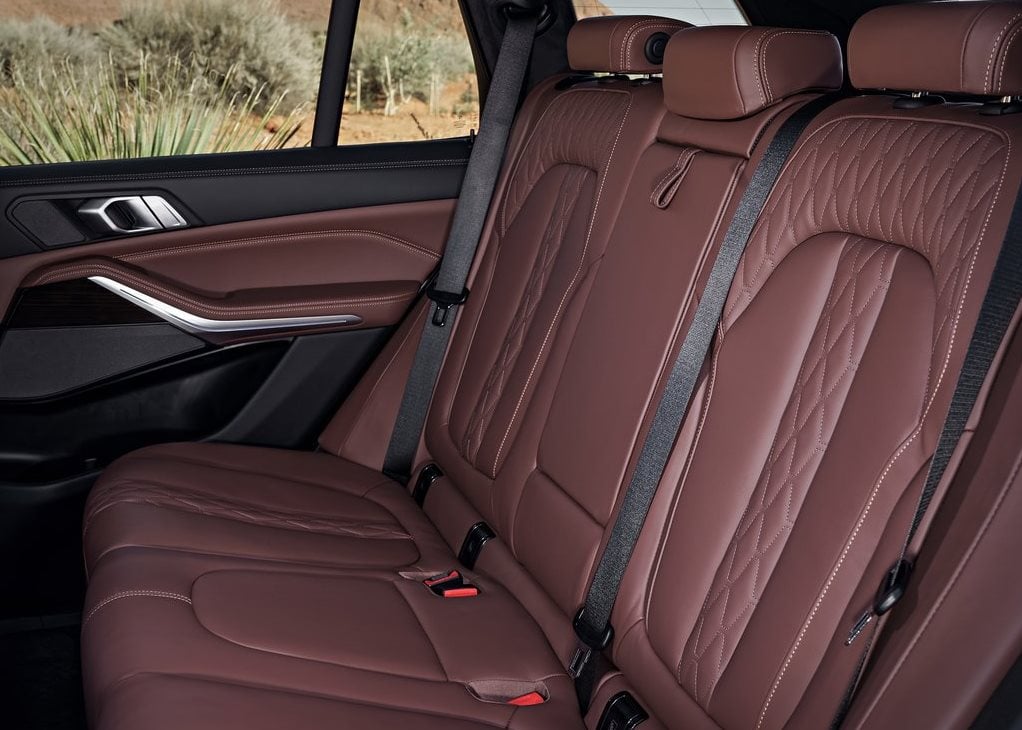 بي أم دبليو X5 interior - Rear Seats