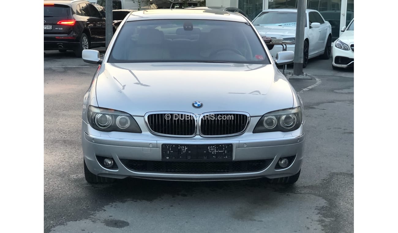 بي أم دبليو 730Li موديل 2007 خليجي فل مواصفات كراسي جلد وفتحه سقف ومثبت سرعه وتحكم كهربي كامل ونظام صوت ممتاز وكاميرا