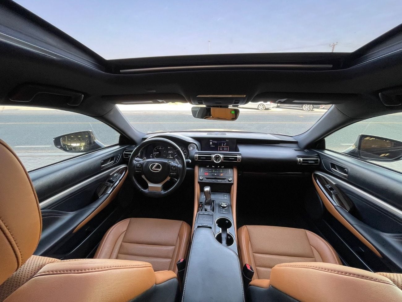 لكزس RC 350 F SPORT PLATINUM 3.5L V6 / SUNROOF / RADAR / REAR WHEEL DRIVE / BIG RIMS / COOLING AND HEATING SEATS