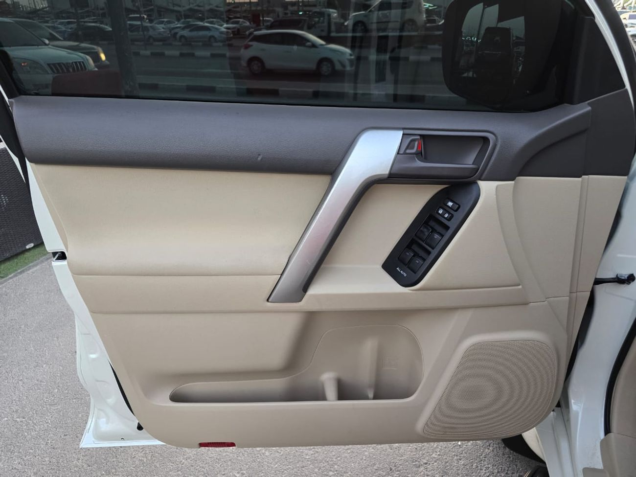 Toyota Prado GXR 4.0L 4WD TOYOTA PRADO 2023 GCC V6 ENGINE 4.0L clean car without accident without paint same like