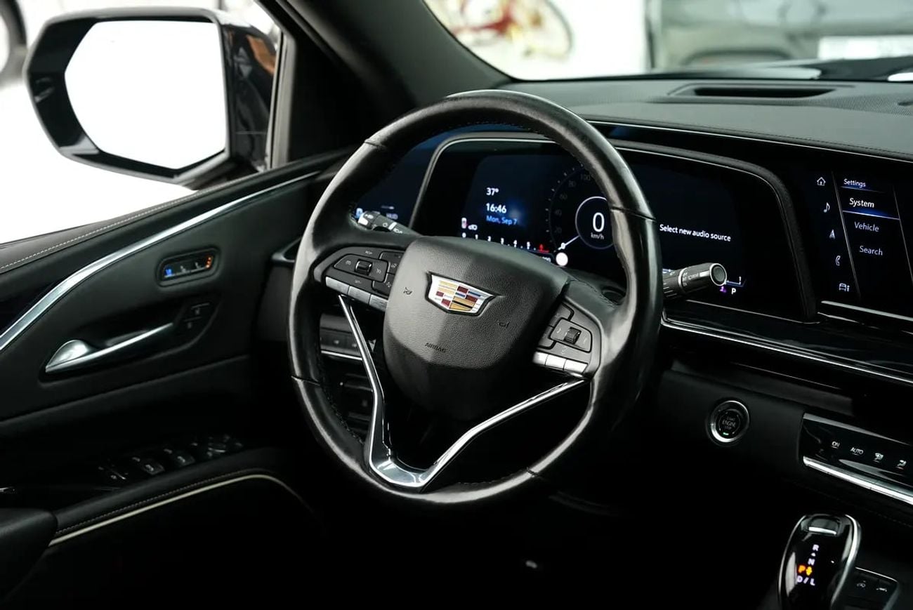 كاديلاك إسكالاد 600 بلاك إديشن GCC SPECS | BLACK EDITION | 6.2L V8 | 7 SEATS