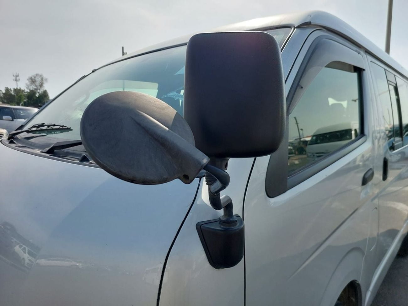 Toyota Hiace TOYOTA HIACE COMMUTER VAN RHD 2012 MODEL 2.7 L PETROL AUTOMATIC(PM15298)