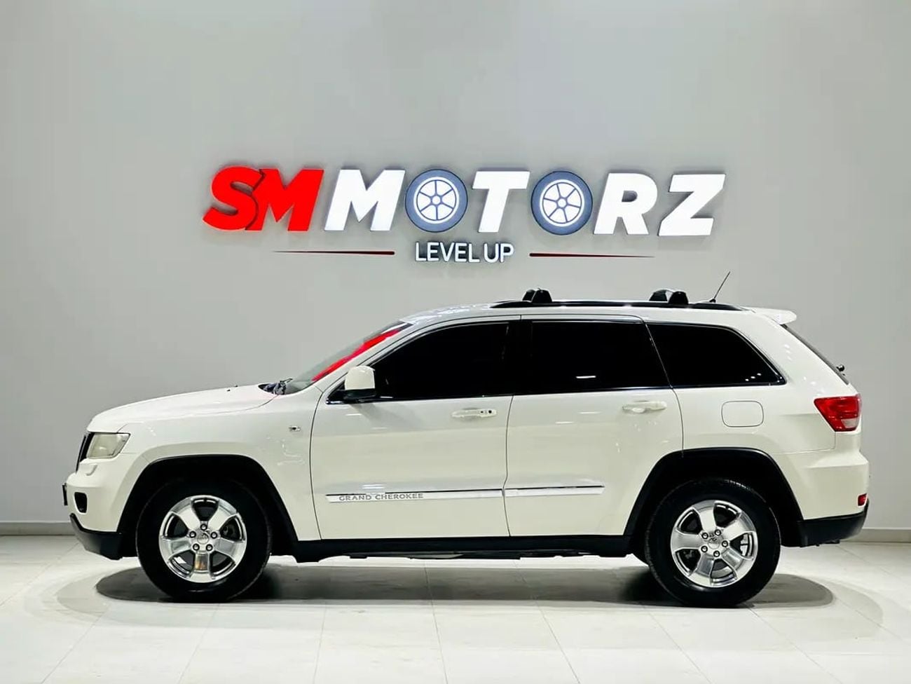 جيب جراند شيروكي Laredo 3.6L