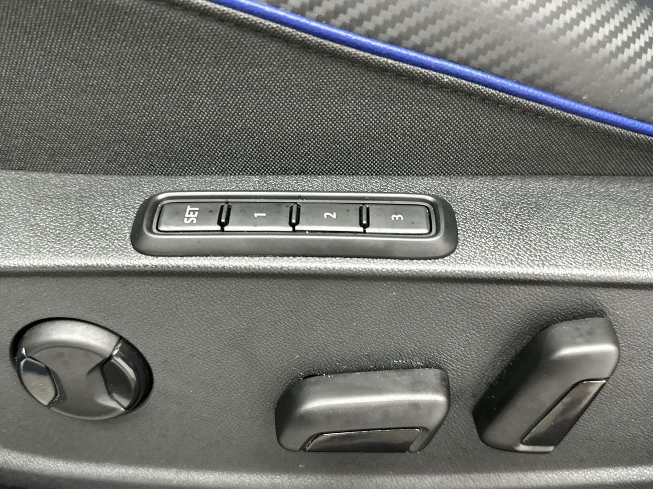 Volkswagen Golf R Base 2.0T