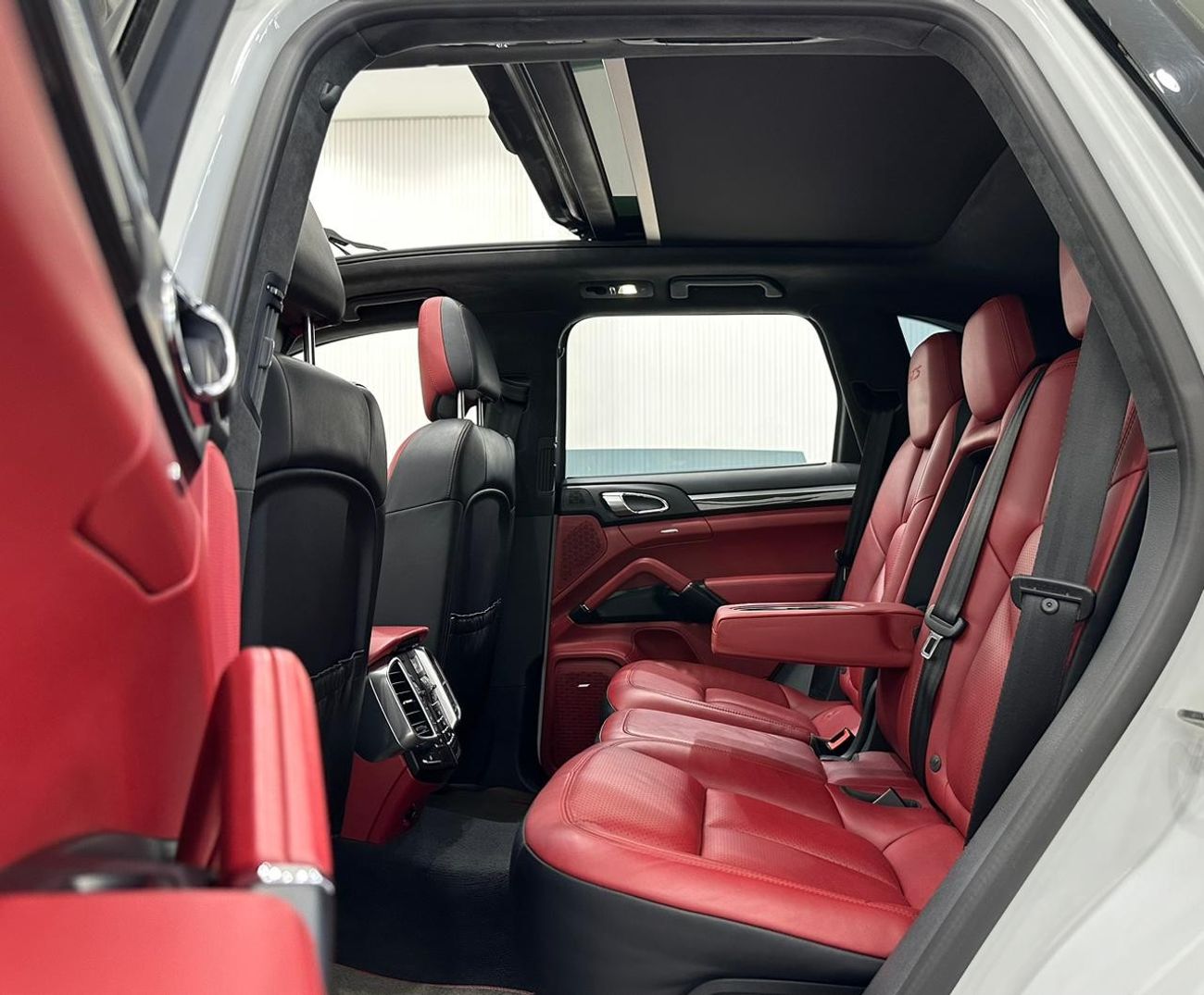 Porsche Cayenne 2016 Porsche Cayenne GTS, Full Service History, Carbon Fiber Package, Excellent Condition, GCC