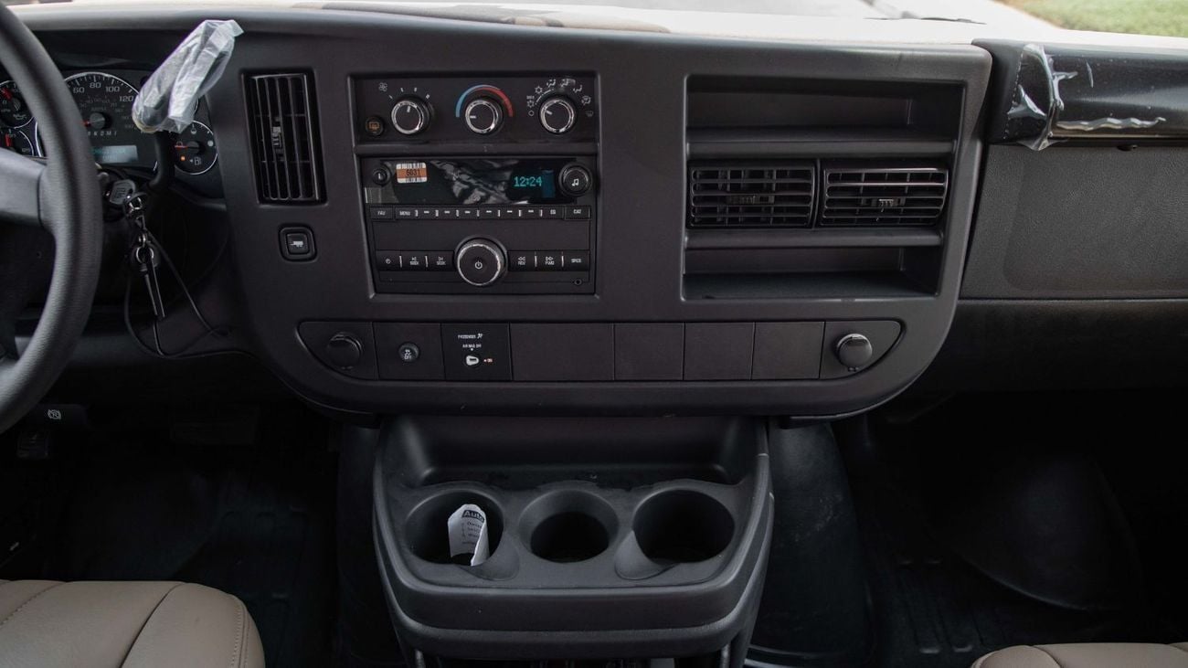 جي أم سي سافانا 2500 Extended Wheelbase 6.6L V8 | Work-Truck Trim | 2025 | GCC