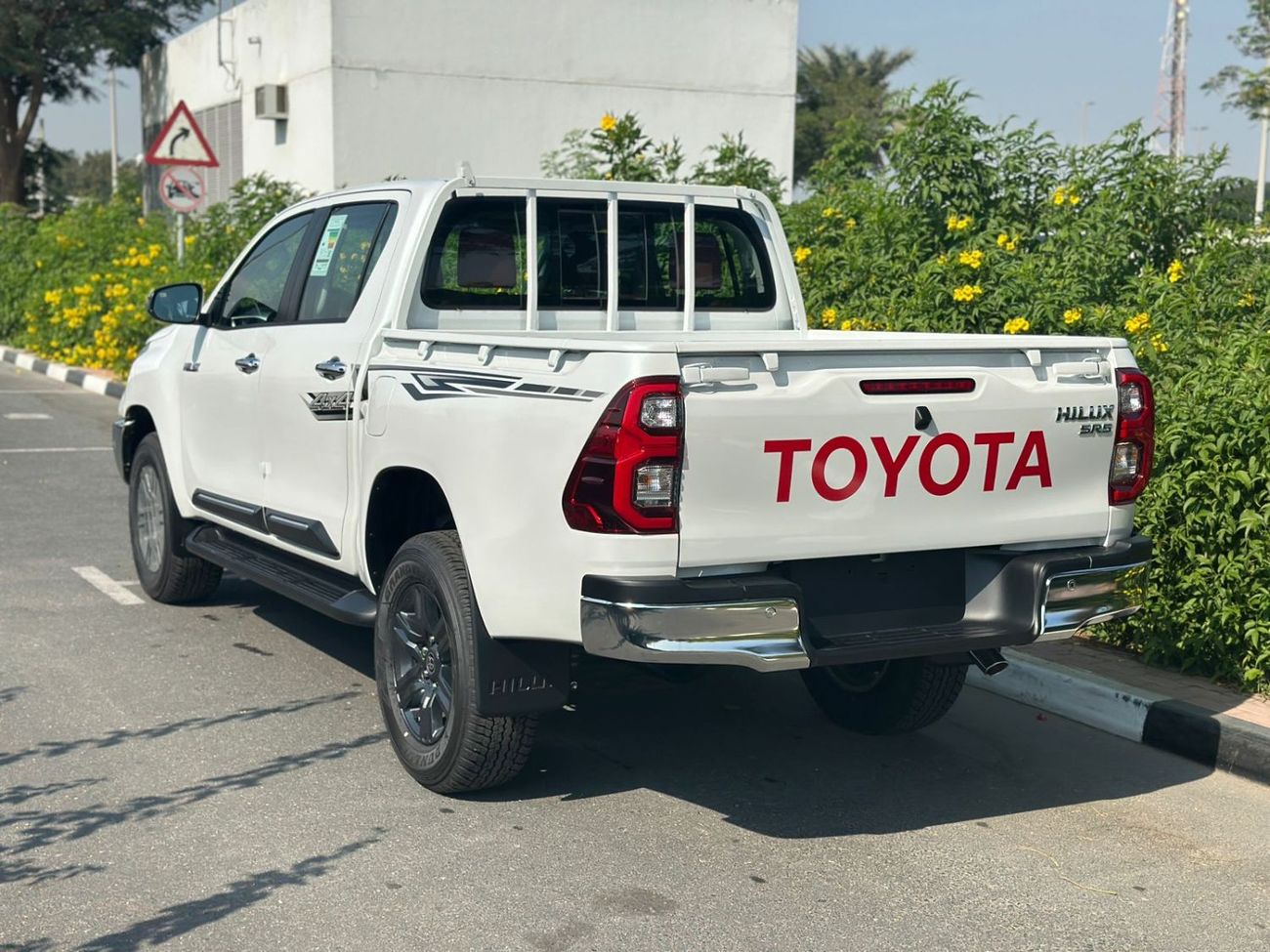 Toyota Hilux GLX 2.7L Double Cab Utility 4WD A/T