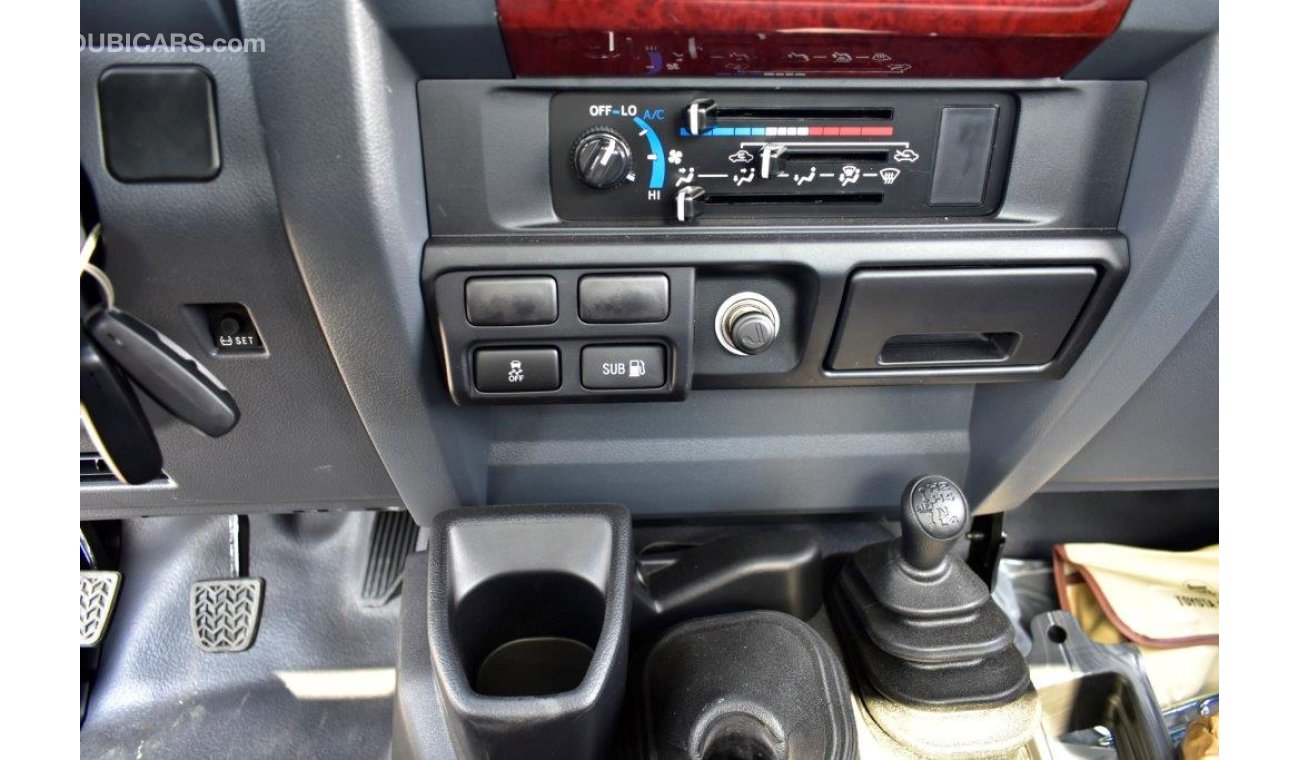 تويوتا لاند كروزر بيك آب Single Cab Pickup LX V8 4.5L Diesel 4WD Manual Transmission