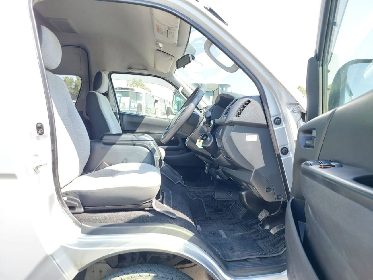 تويوتا هاياس (RAMADAN OFFER) TOYOTA HIACE VAN RHD 2014 MODEL 2.7 L PETROL AUTOMATIC(PM06557)