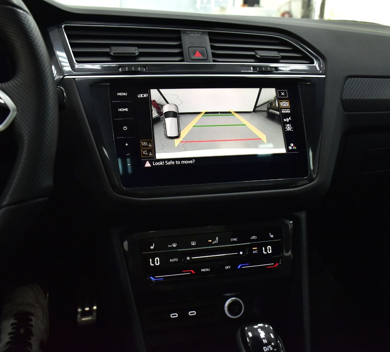 Volkswagen Tiguan Volkswagen Tiguan R-Line 4Motion ( 2024 Model ) in White Color GCC Specs