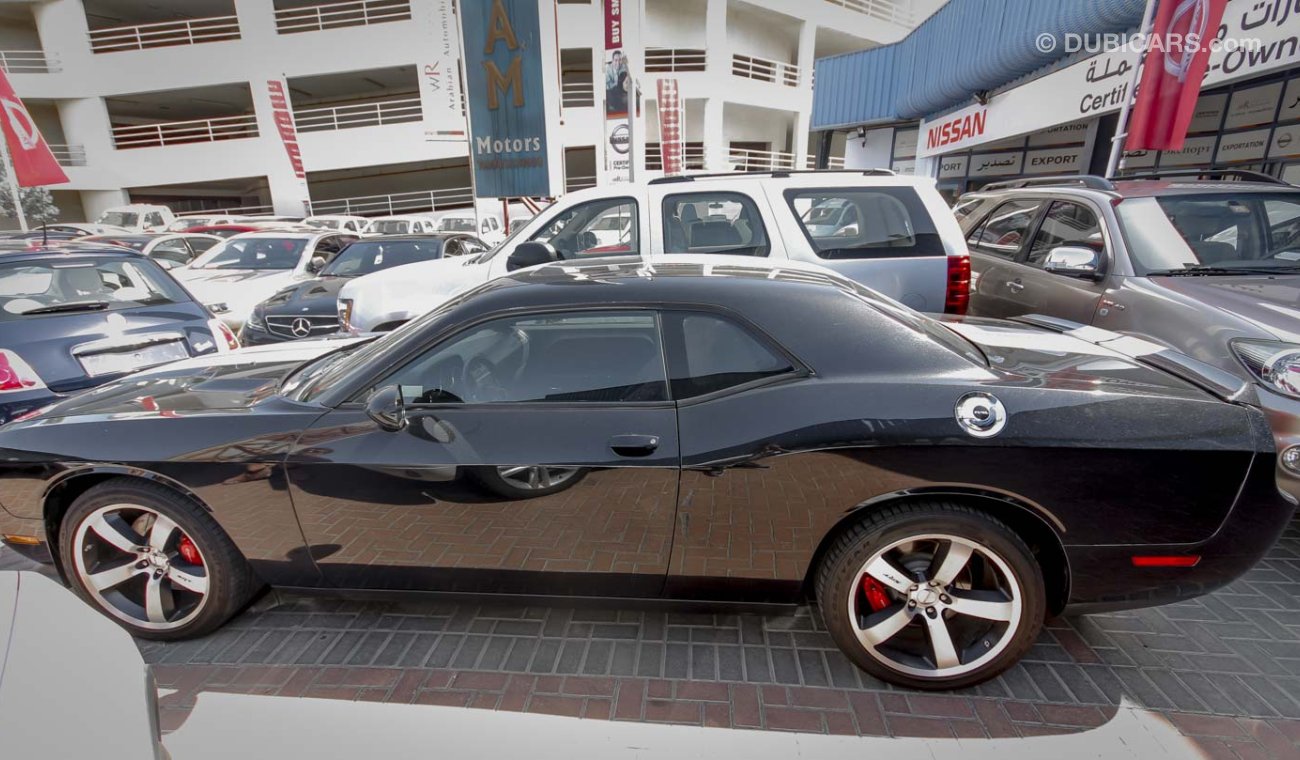 Dodge Challenger SRT 8