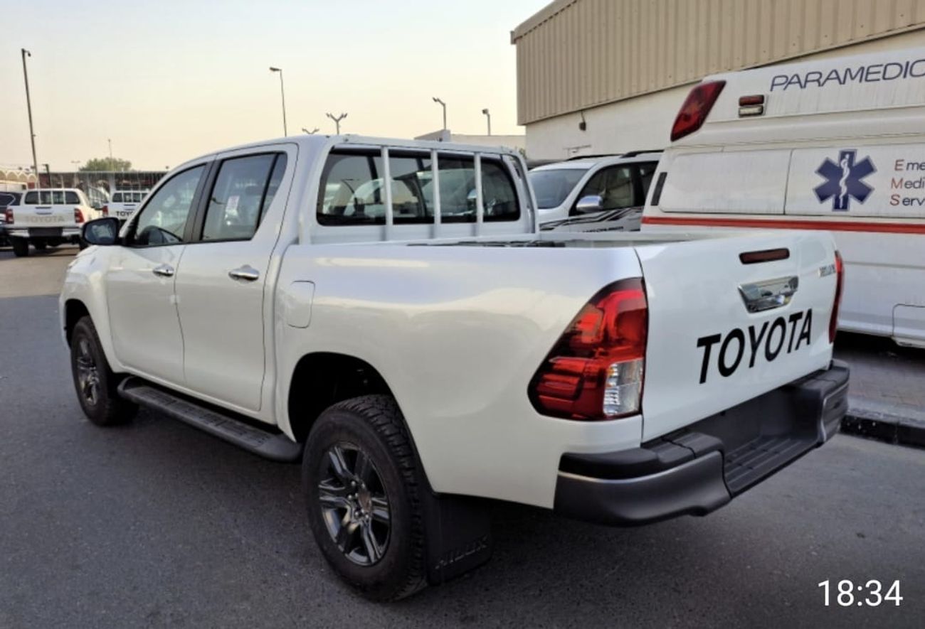 Toyota Hilux Toyota Hilux pickup double cabin manual gear diesel 2.8L wide body  mid option