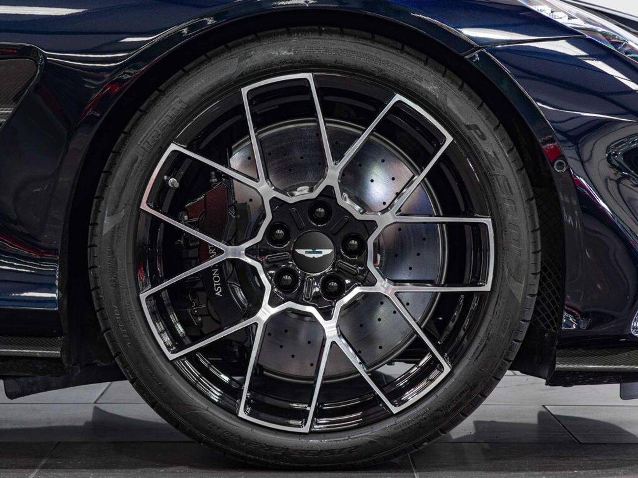 أستون مارتن فانتيج V12 Vanquish 5.2 V12 BiTurbo Auto Euro 6 (s/s) 2dr (EXPORT ONLY)