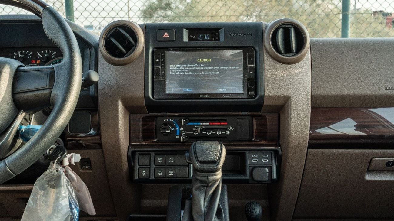 تويوتا لاند كروزر 70 LC76 HT VXR 2025 Toyota Land Cruiser LC71 4.0L AT Petrol (White-Beige) Mid Option