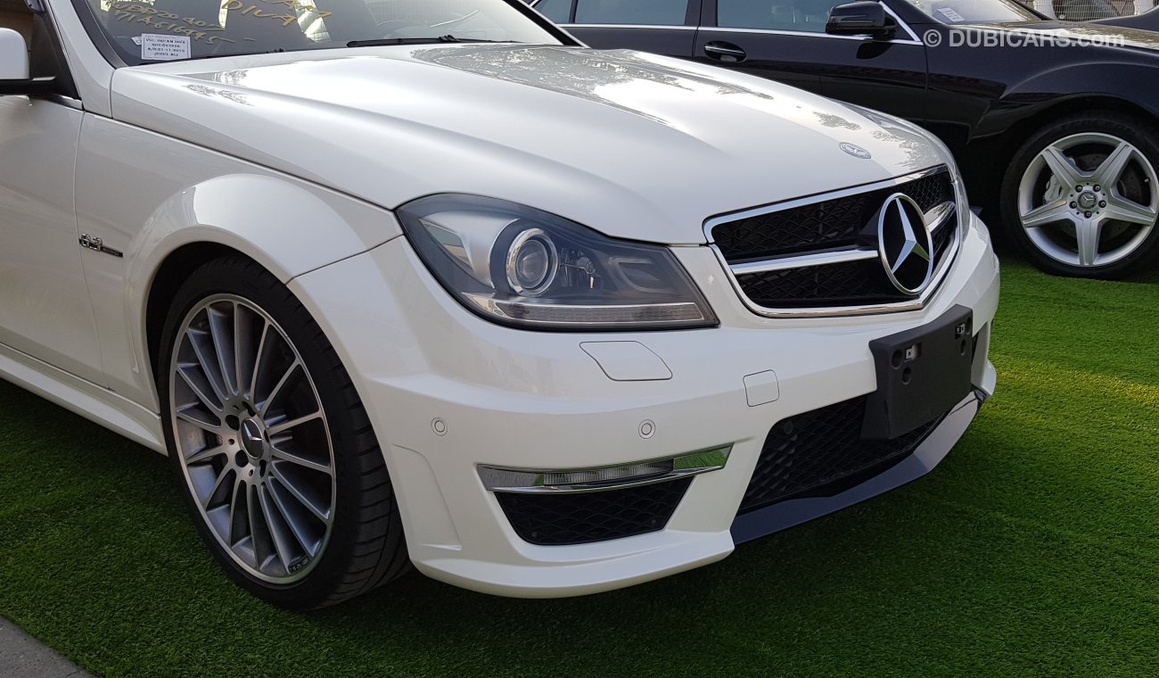 مرسيدس بنز C 63 AMG وارد اليابان فائقة النظافه وصلت حديثا موديل 2012 خالية من اي حوادث ومشيكه بالكام