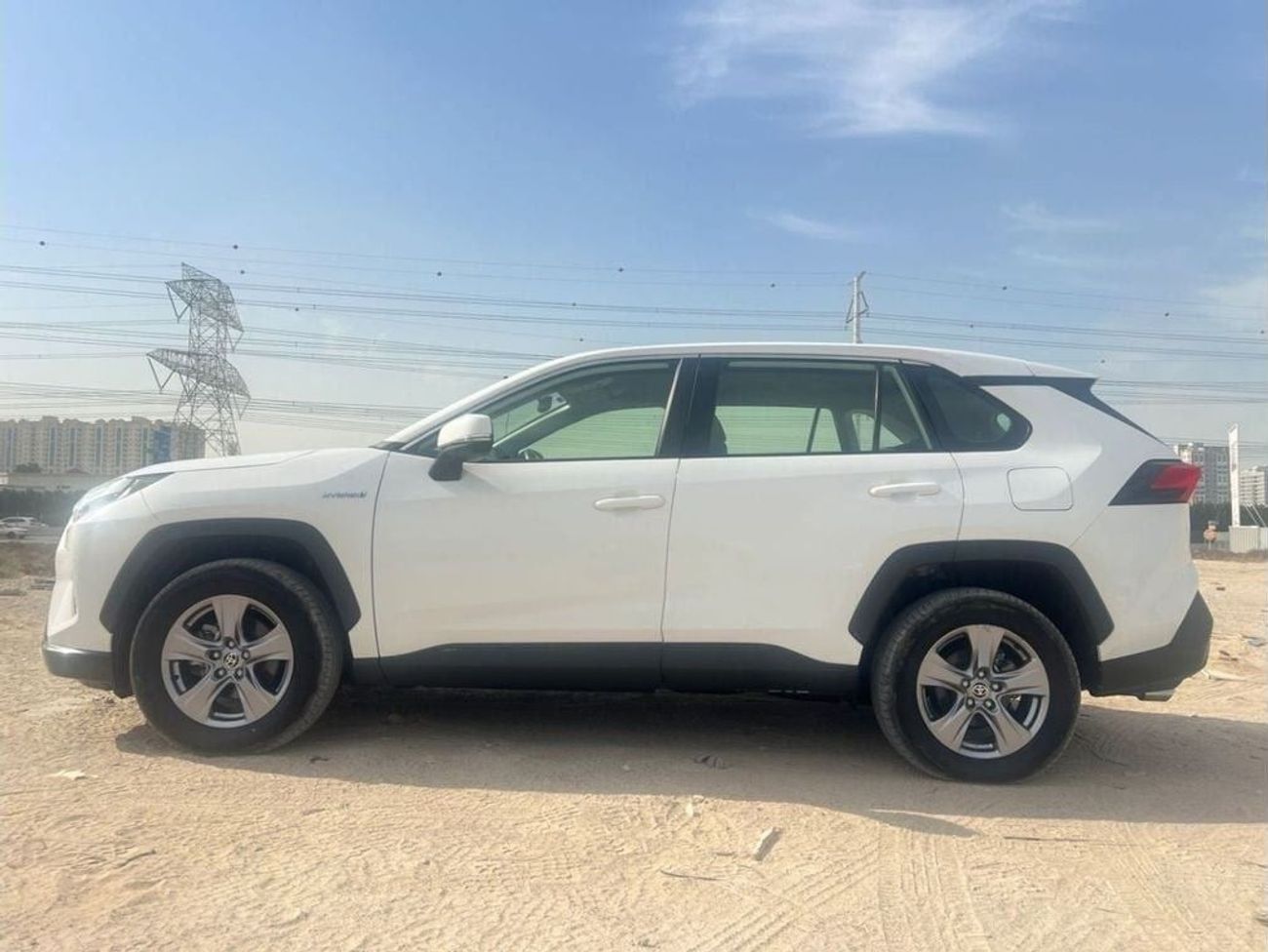 تويوتا راف ٤ hybrid petrol 2.5 liter right hand with  radar drive push start push start