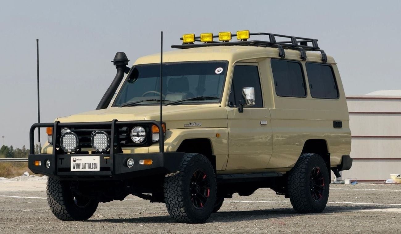 تويوتا لاند كروزر 70 HARDTOP | RHD | 4.2L DIESEL ENGINE | (MT) | AIR SNORKEL | 12 SEATERS | 1995