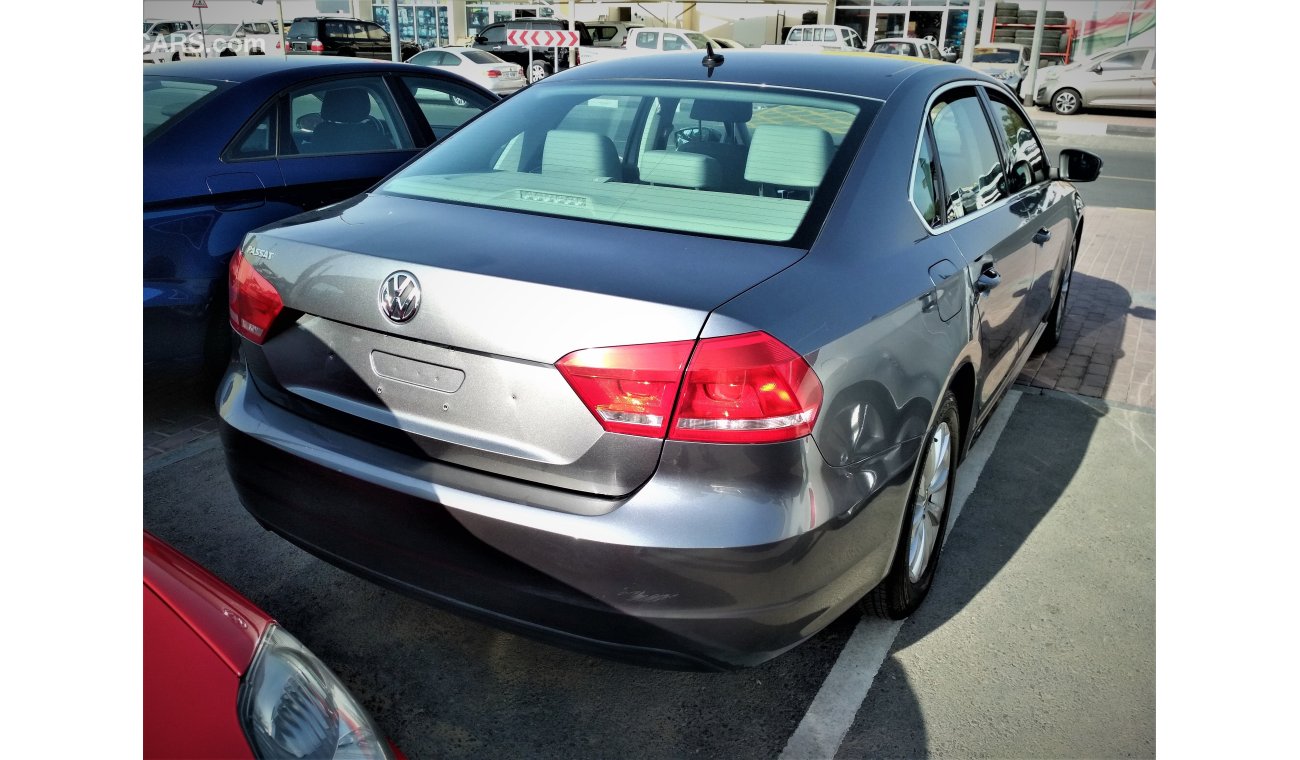 Volkswagen Passat 2015 GREY GCC NO PIANT  NO ACCIDENT PERFECT