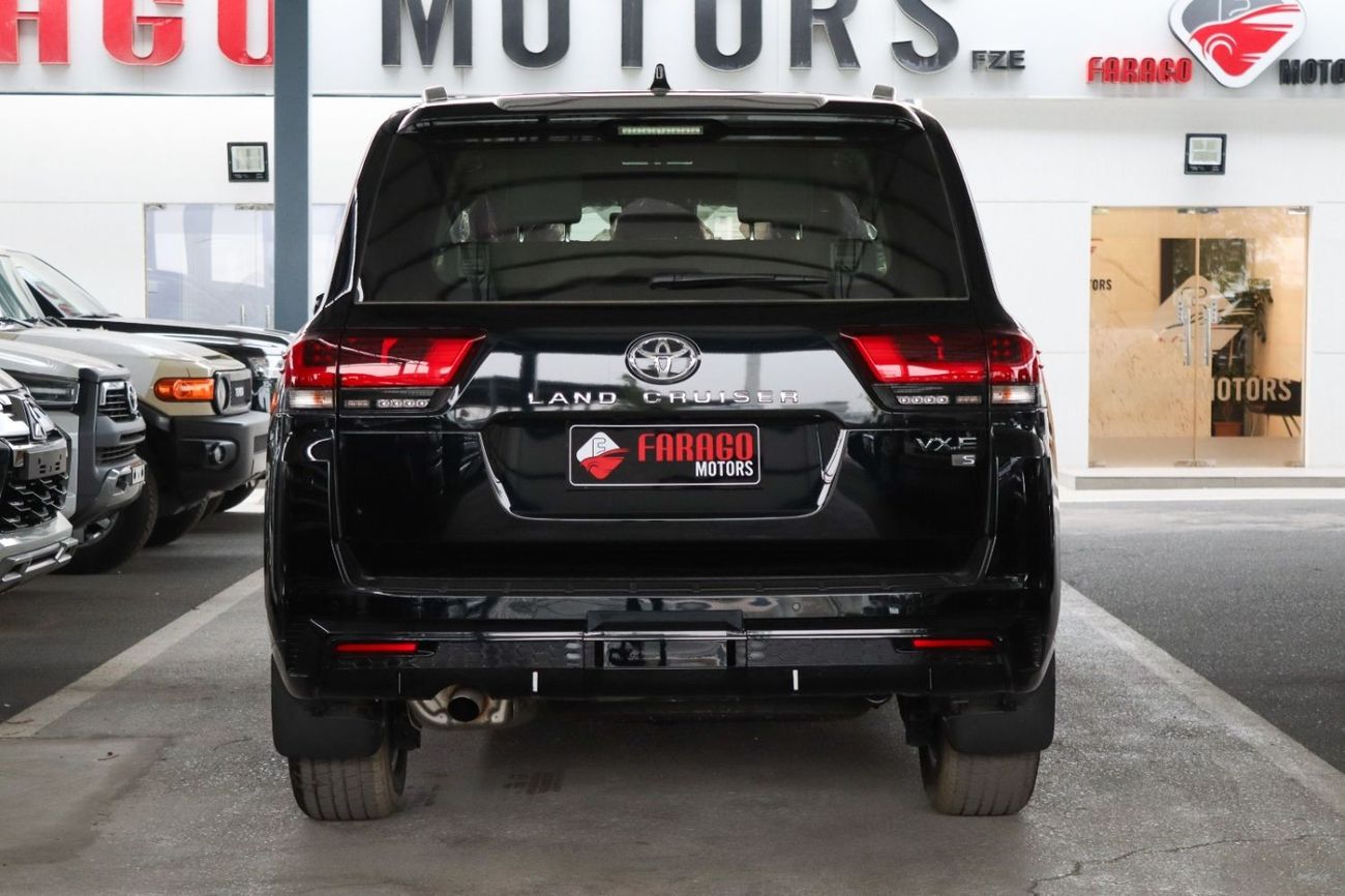 Toyota Land Cruiser 2025 LAND CRUISER 300 4.0 V6 VXE.s RADAR **EXPORT ONLY**التصدير فقط خارج الخليج***