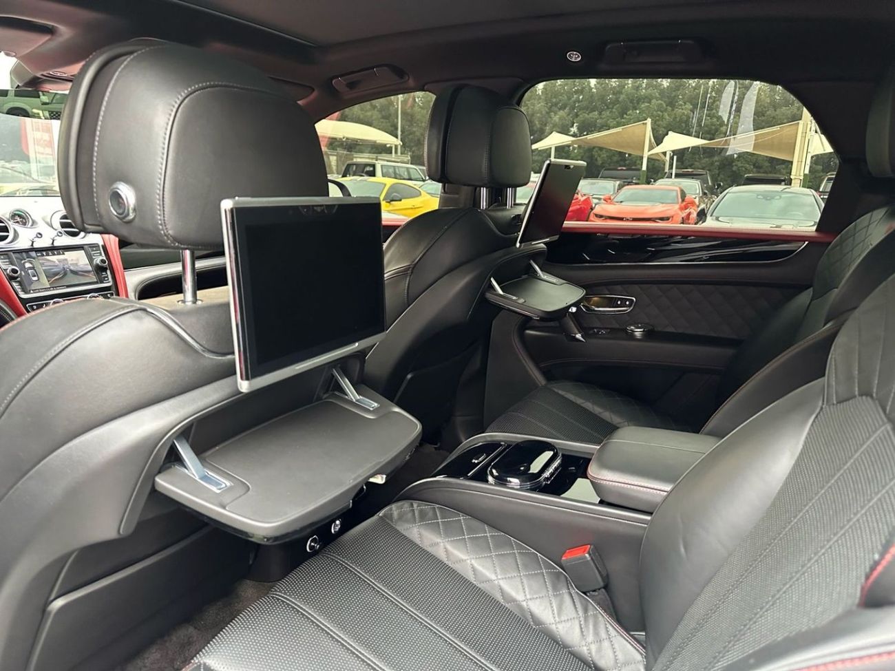 بنتلي بينتايجا BENTLEY BENTAYGA W12 GCC 2017 FULL OPTION ORIGINAL PAINT PERFECT CONDITION