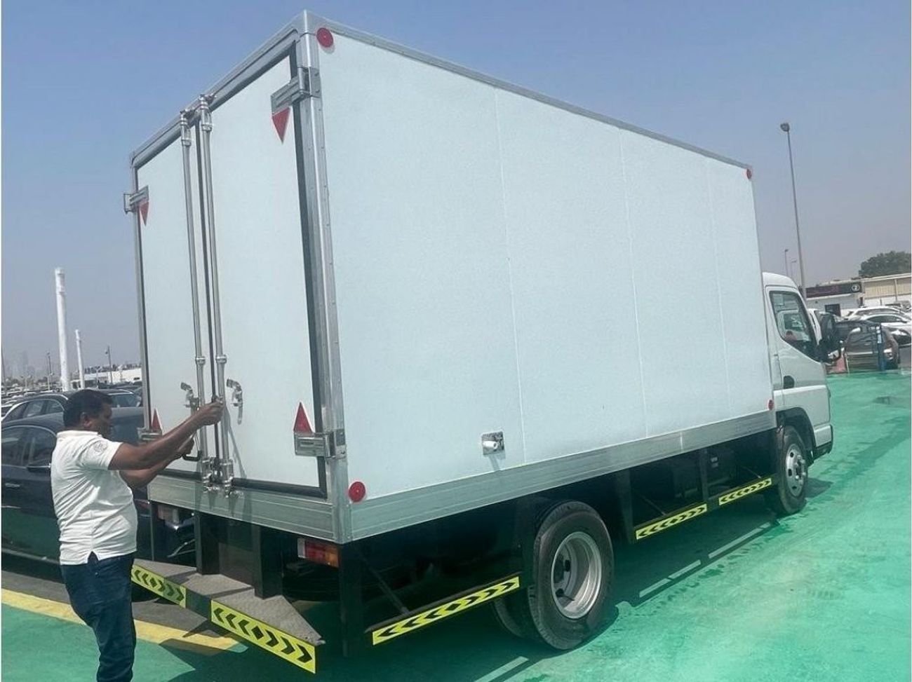 Mitsubishi Fuso Canter 2023 Mitsubishi Canter reefer truck 4.2L 4 Cylinders