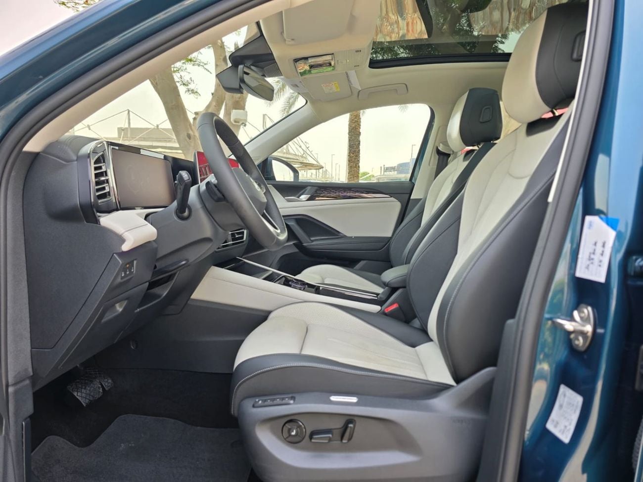 Volkswagen Tiguan ELEGANCE 2025 GCC SINGLE OWNER LOW MILEAGE WITH AGENCY WARRANTY & SERVICE CONTRACT IN MINT CONDITION