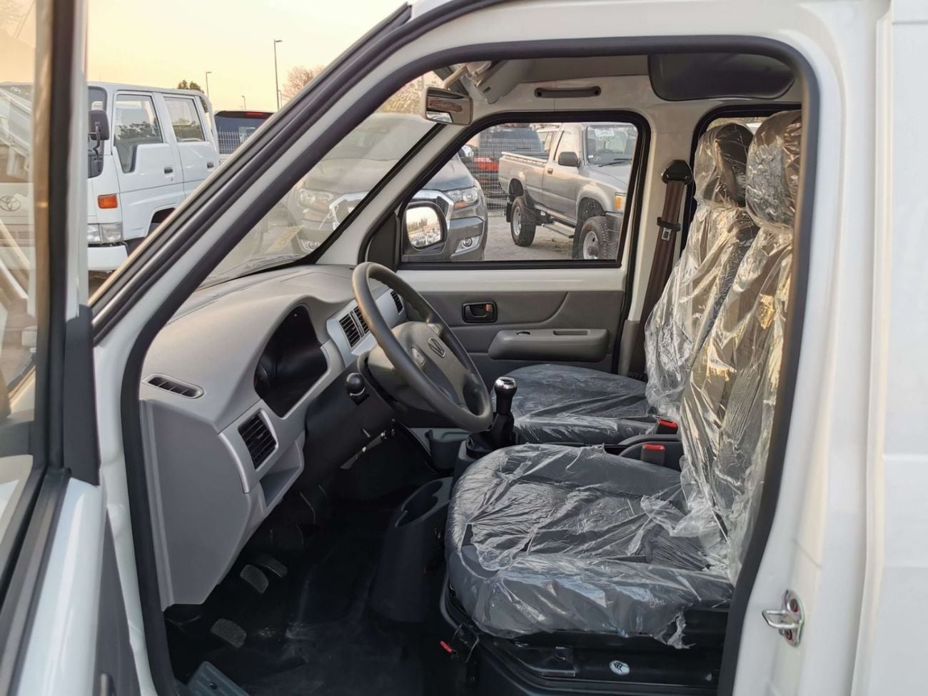 فيكتوري V2 STANDARD MINI BUS/ 7 SEATER, M/T, WITH AIRBAGS & ABS