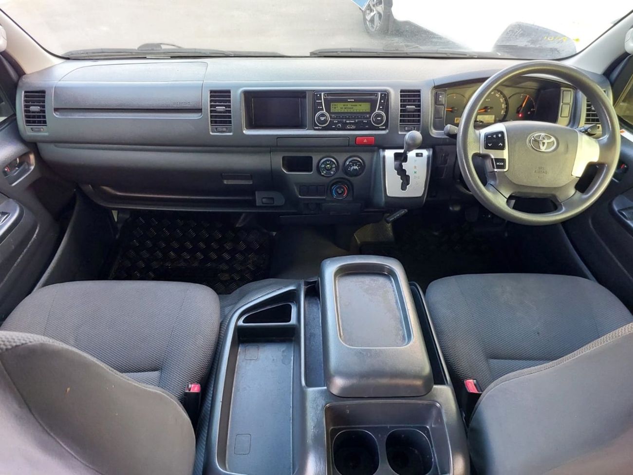 Toyota Hiace TOYOTA HIACE COMMUTER VAN RHD 2016 MODEL 3.0 L DIESEL AUTOMATIC(PM18509)