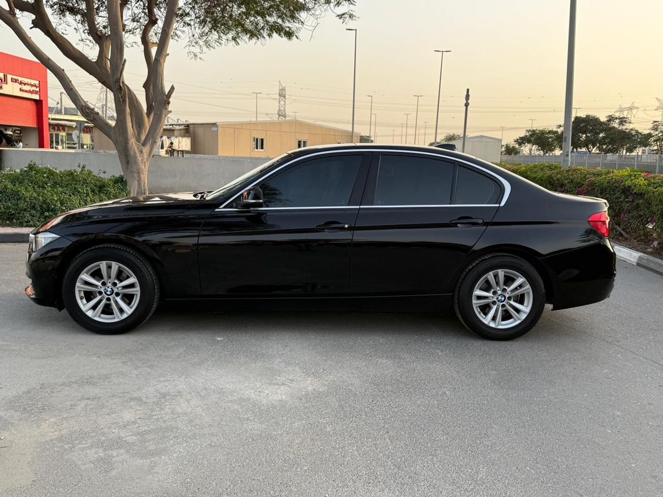 BMW 318i 2017 BMW 318I GCC VERY CLEAN Std 1.5L