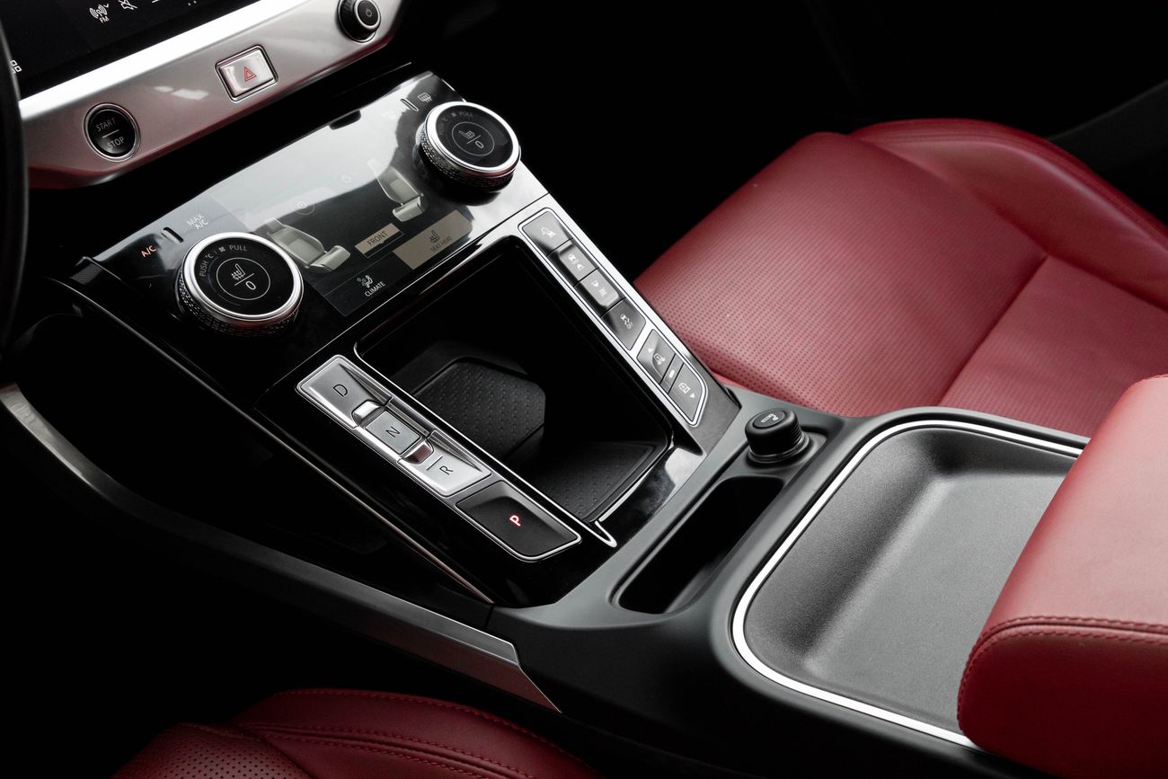 Jaguar I Pace I-Pace SE EV400 | 2,546 P.M | 0% Downpayment | AGENCY WARRANTY