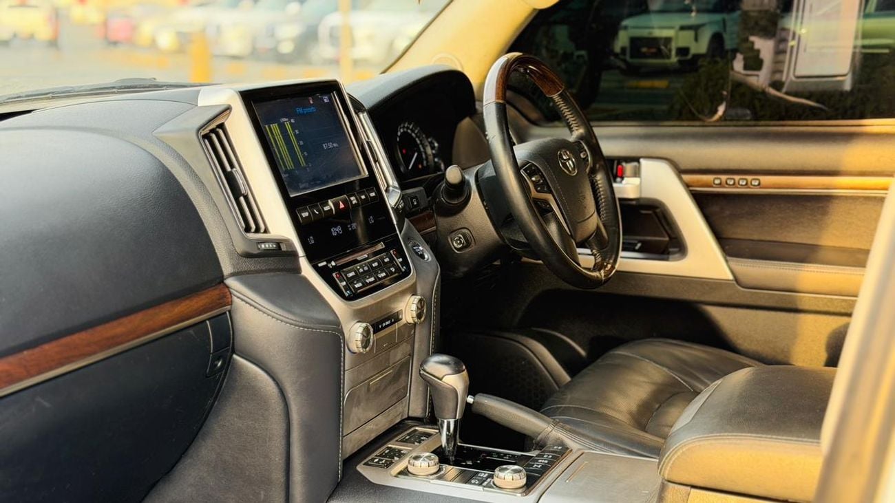 تويوتا لاند كروزر -