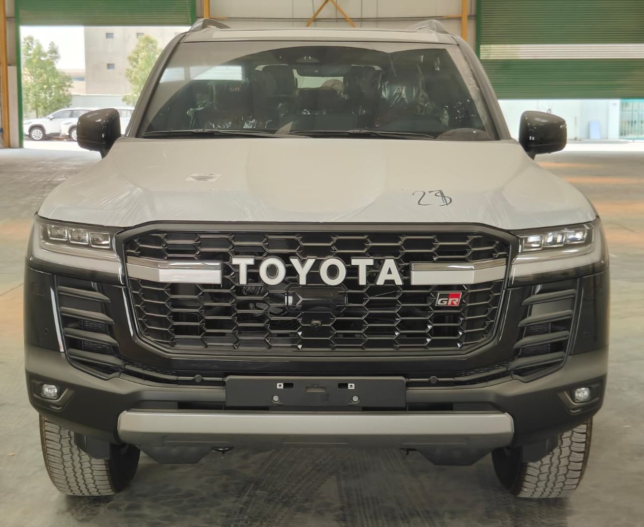 تويوتا لاند كروزر 2025 Toyota Land Cruiser LC300 GR-Sport HEV (Full-Option with Radar) 3.5L V6 Twin Turbo Hybrid Expor