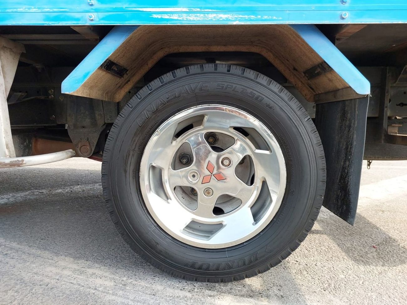 Mitsubishi Fuso Canter MITSUBISHI CANTER FREEZER TRUCK RHD 1999 MODEL 4.2 L DIESEL MANUAL(PM30981)