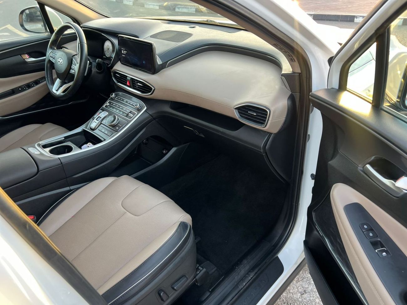 Hyundai Santa Fe 2022 Hyundai Santa Fe - SEL Full Option 2.5L V4 -Panoramic Sunroof - Leather Seat - Rear Camera