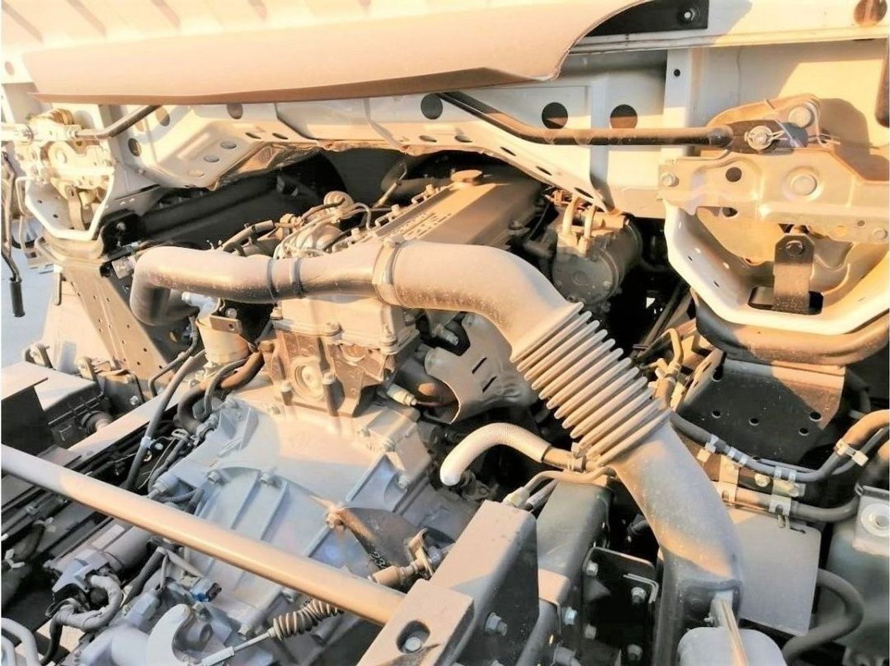 إيسوزو NPR NPR 85 DUMP TRUCK // 4 TONS // MODEL 2025