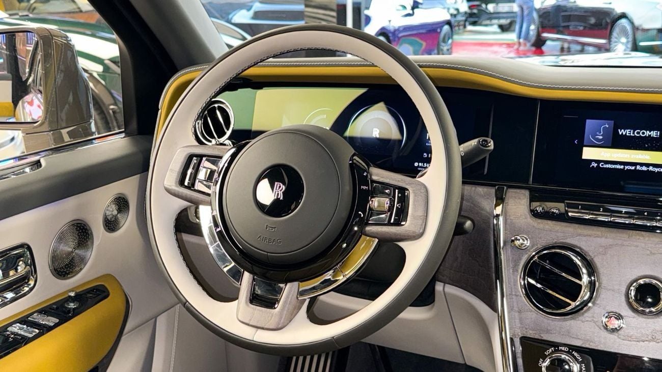 Rolls-Royce Cullinan Rolls Royce Cullinan Silver Badge - 2025 - Bespoke Color Edition