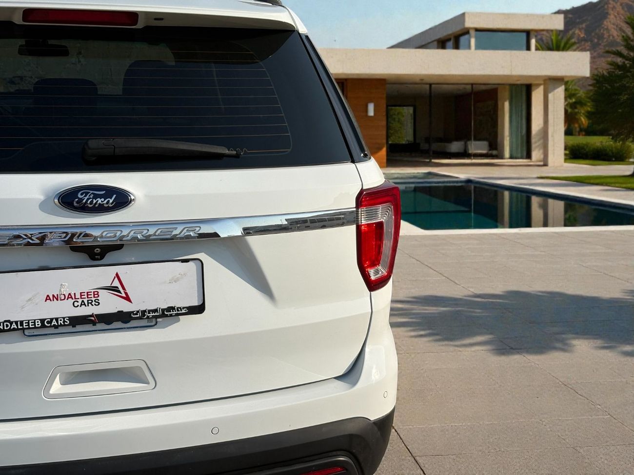 Ford Explorer FWD 3.5L V6 A/T | 2016 | GCC SPECS | WHITE EXTERIOR | AED 740 per month