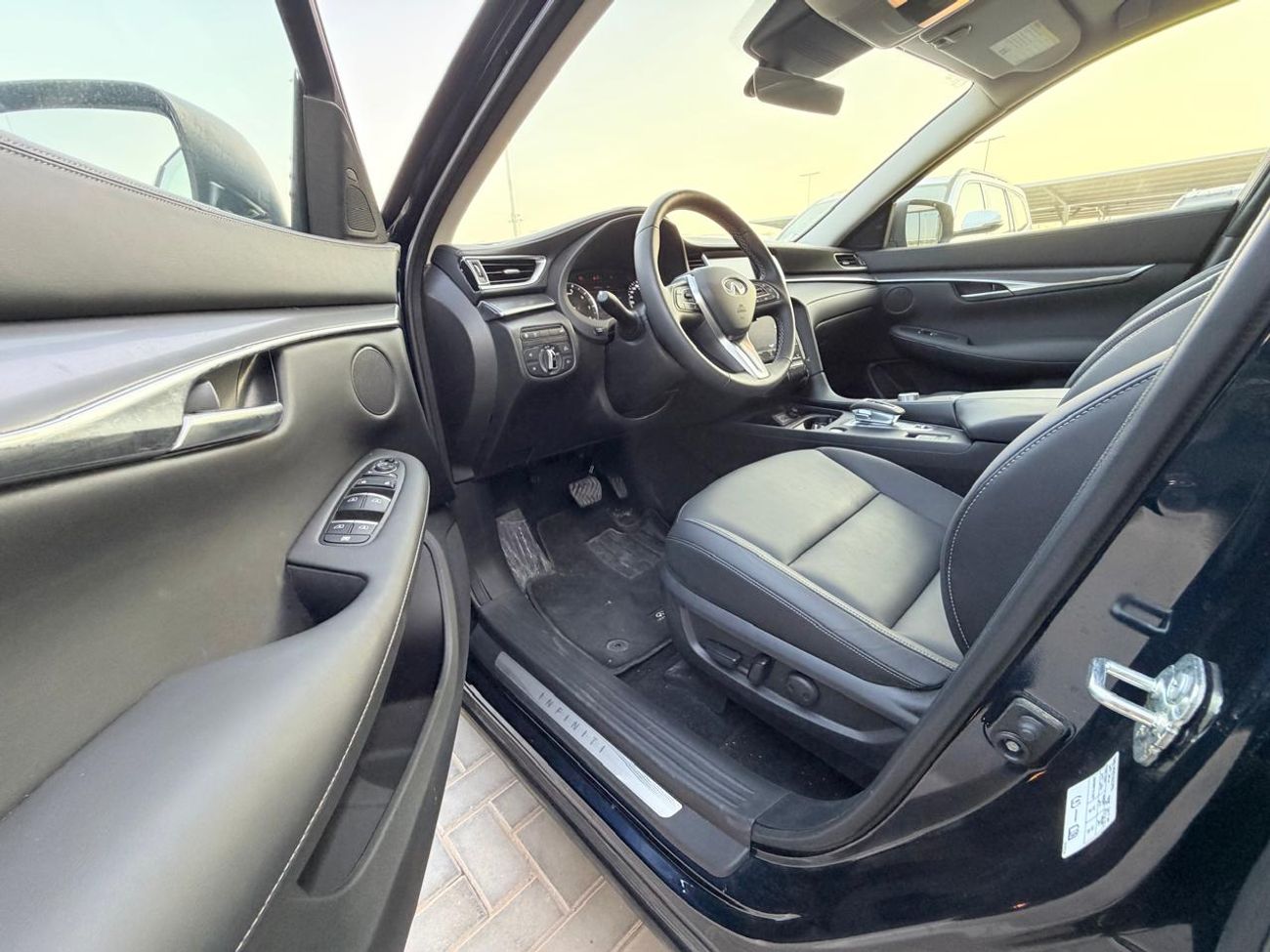 إنفينيتي QX50 Luxury 2.0L RWD