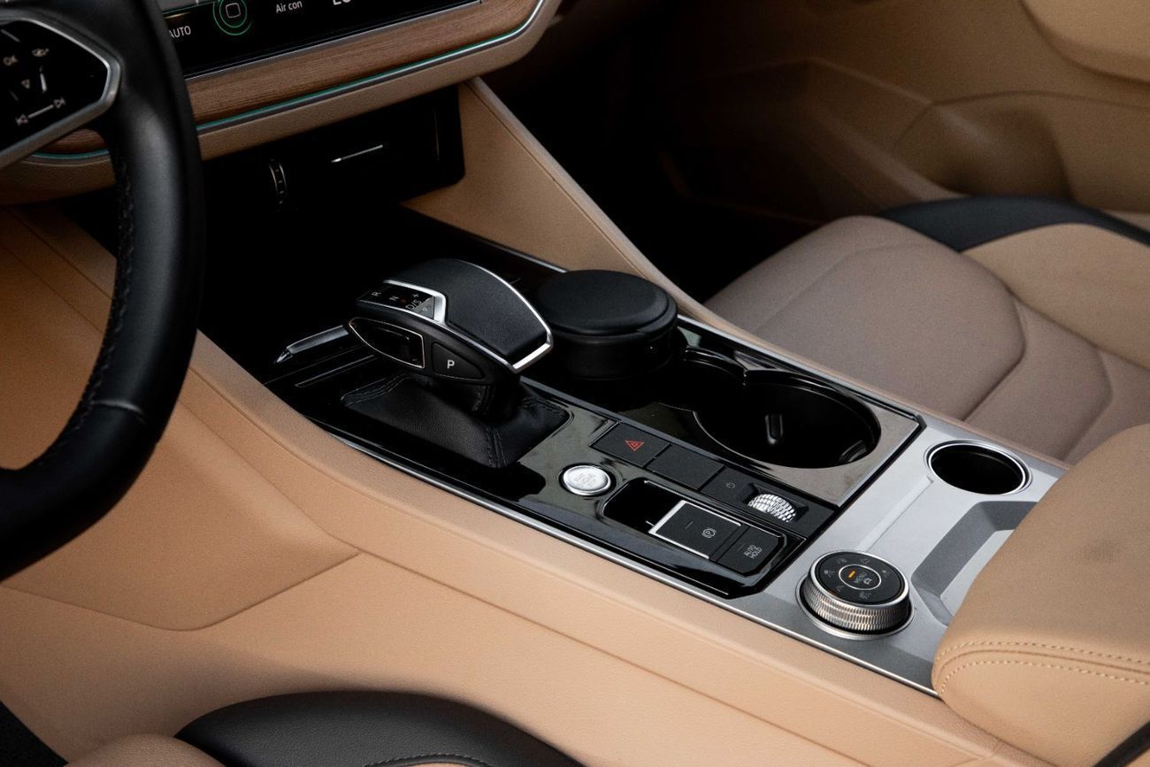 Volkswagen Touareg | 2,634 P.M | 0% Downpayment | Full VW History | Panoramic Roof!