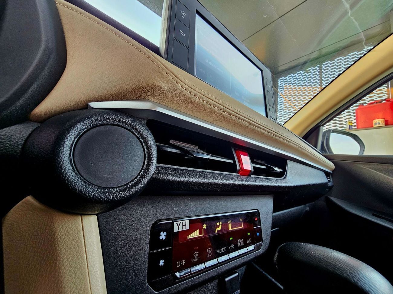 Toyota Yaris SE/ 1.5 V4 / LEATHER SEATS/ LOW MILEAGE/ SINGLE OWNER