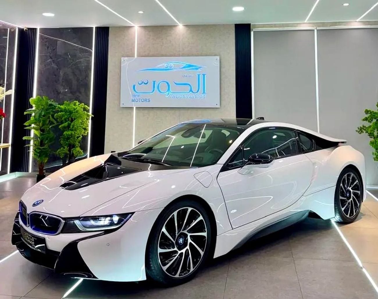 بي أم دبليو i8 STD LUXURY || GCC I| TOP RANGE I| FUTURISTIC DESIGN || CONDITION || LOW MILEAGE