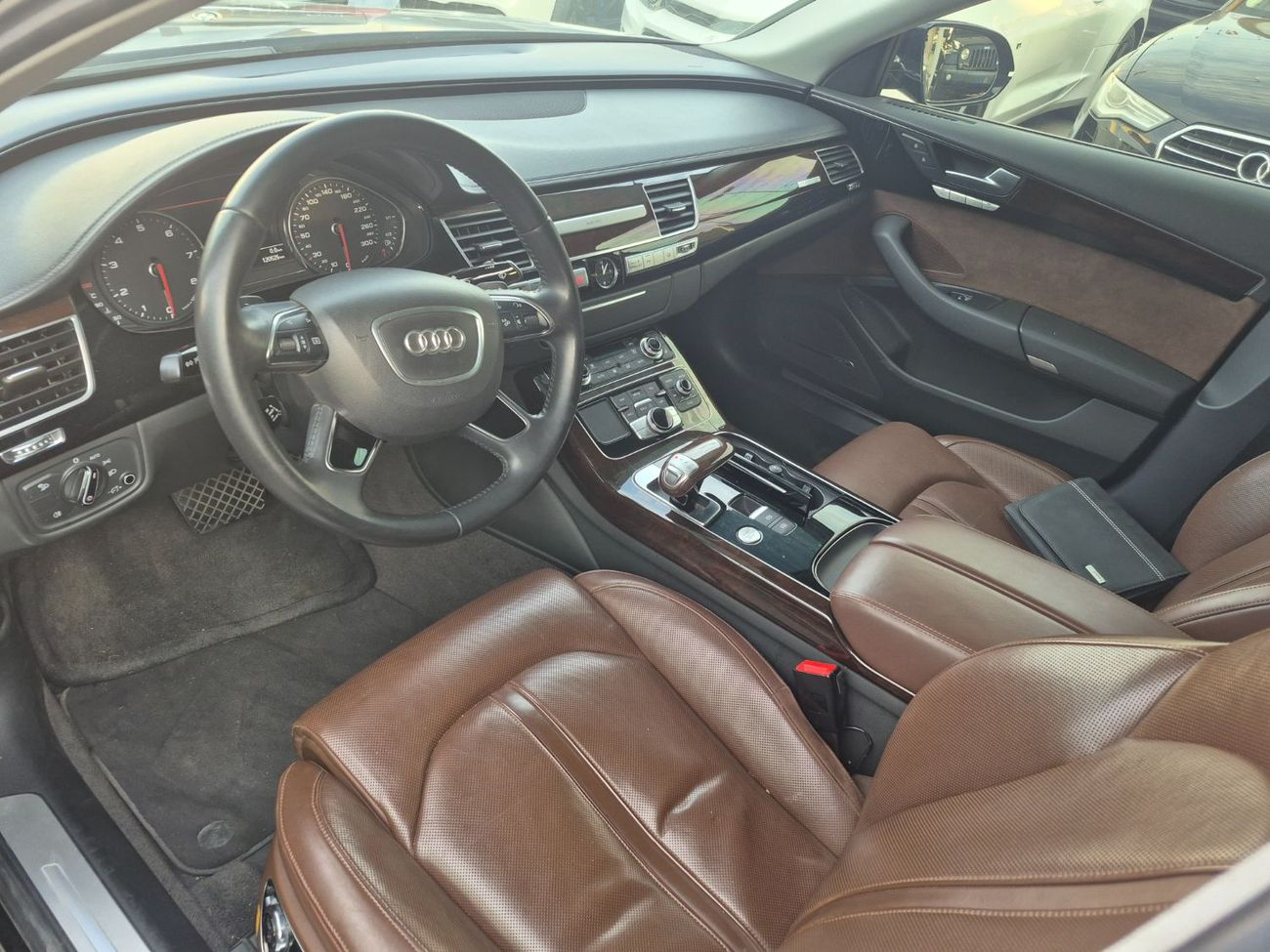 Audi A8 TFSI quattro 3.0L