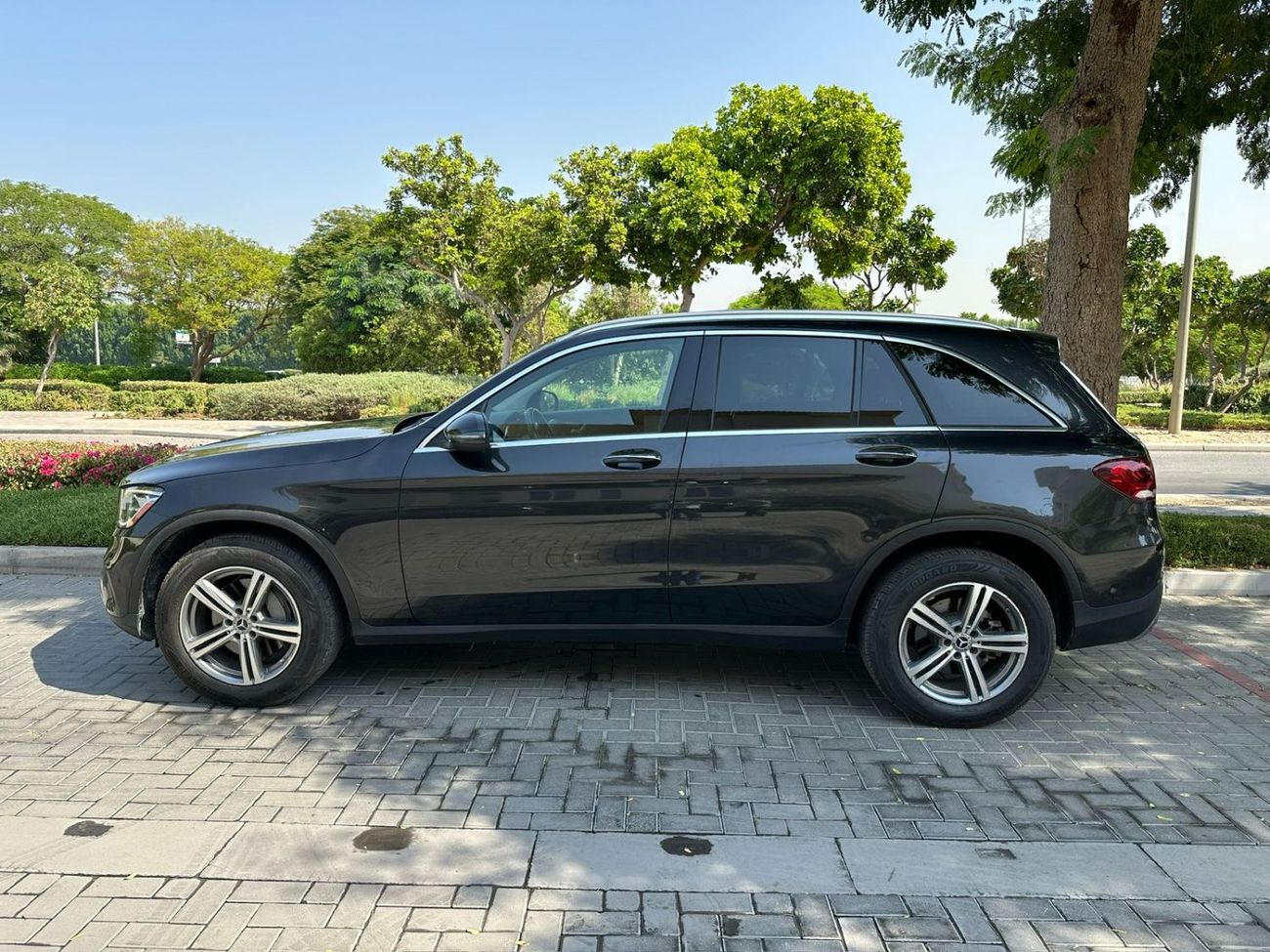 مرسيدس بنز GLC 300 Premium + 2.0L